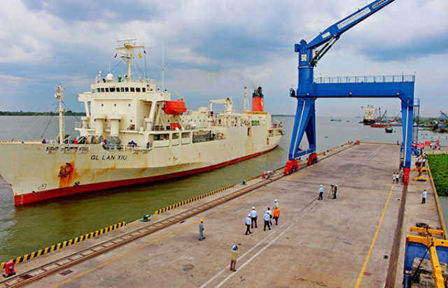 It is necessary to build a deep-water port for the Mekong Delta